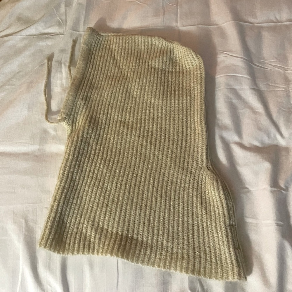 White knit hood insert